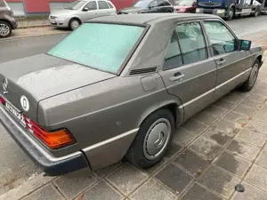 Mercedes-Benz 190 2.0  1. Hand Bild 2