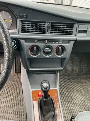 Mercedes-Benz 190 2.0  1. Hand Bild 5