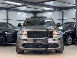 Jeep Grand Cherokee 6.4 V8 HEMI SRT CRBN*HK*PANO*20´ Bild 2