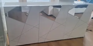 Sideboard mit Siebdruck und Spiegel 