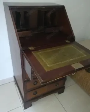 Kleiner Sekretär in englischem Stil Bild 2