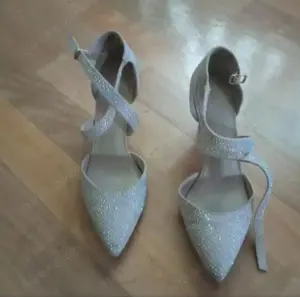 High Heels, Kleider  Bild 3