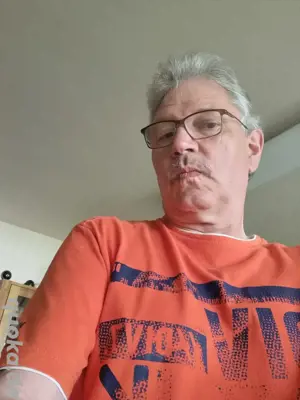  Er sucht ein Mann denn ich dienen darf. Sklave.
