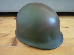 Alter Militär Helm Grün mit Stempel 57 611