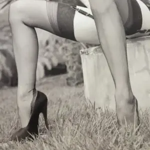 attraktive Dame , 43 Jahre , mit schöner , weiblicher Figur, bietet , ov, gv, av , uvm . , privat 