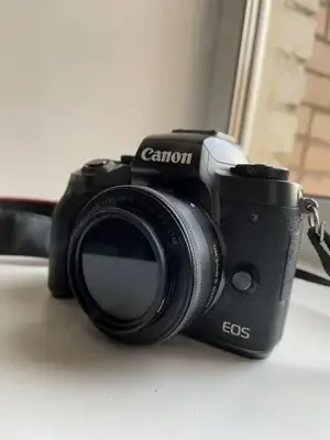 Camcorder canon EOS M5 