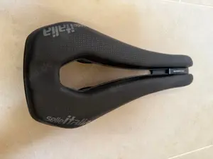 Triathlonsattel Selle Italia Watt Superflow sehr günstig zu verkaufen