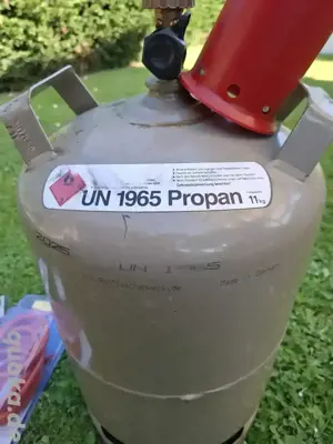 Gasflasche 11 kg. neu voll mit Zubehör 