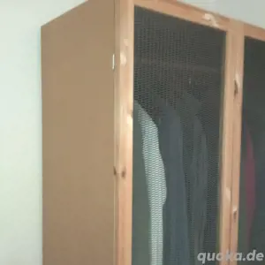 Kleiderschrank mit Schuhablage