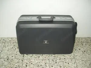 2 neuwertige Leder und stabiler Flugkoffer mit Rollen...
