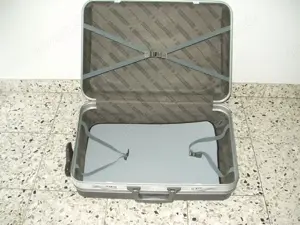 2 neuwertige Leder und stabiler Flugkoffer mit Rollen... Bild 2 2 neuwertige Leder und stabiler Flugkoffer mit Rollen... Bild 2