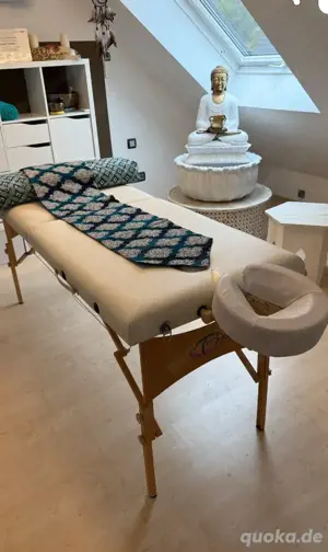 Entspannende Wellnessmassage zu Hause oder im Büro