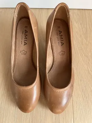 Neue Leder Pumps Amia Größe 36