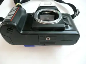 Analoge Foto Kameras 1x Nikon F-401x und 1x Nikon F-401 AF- ohne Objektiv Bild 3