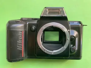 Analoge Foto Kameras 1x Nikon F-401x und 1x Nikon F-401 AF- ohne Objektiv Bild 6
