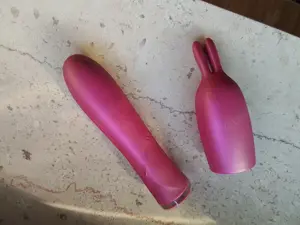 Massage mit Hand und Vibrator für Frauen