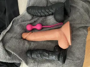 Geile Bilder mit Dildo Anal