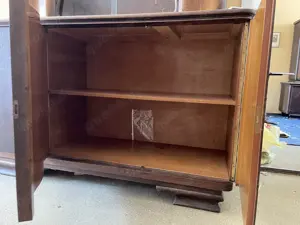 Schrank zweiteilig Eiche massiv Eiche Furnier 1950er Jahre.