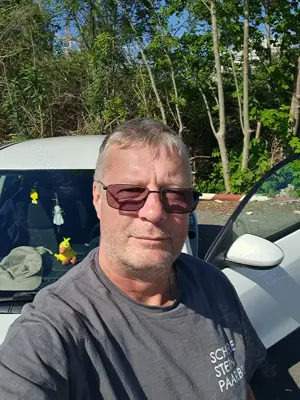 M sucht W für erot. Treffen . .  