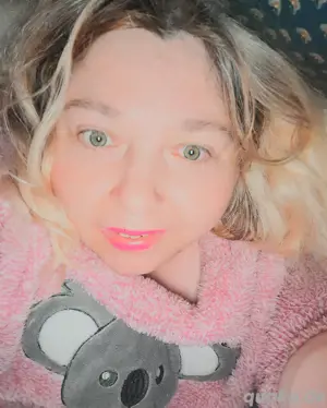 Welche Friseuse kann mir umsonst Dauer welle machen ohne Haare kürzen und richtig hell blond Färben 