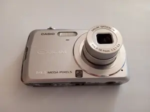 CASIO EXILIM EX-Z37 silber 14.1 MP neuw.+OVP+viele extras+Rechnung