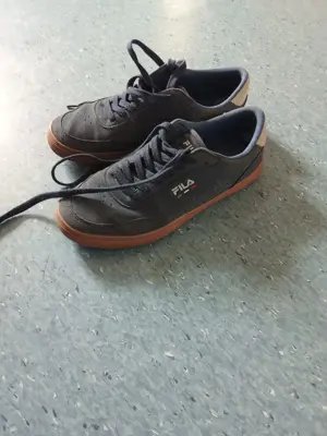 Verkaufe meine viel getragenen Turnschuhe