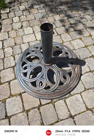 Sonnenschirmständer,Gusseisen auf Antik gemacht.