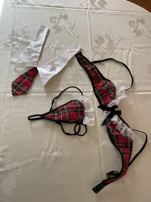 3 schöne Pflug (Anal) und 1 Dessous Set unbenutzt