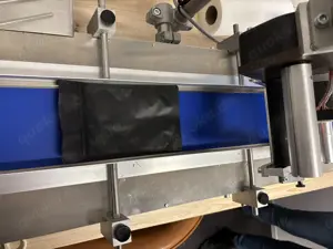 Flachbeutel Neu Etikettiermaschine mit Tischband für leere Einpack Beutel.  Bild 6