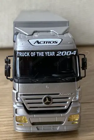 Herpa Mercedes-Benz Actros Sattelzug