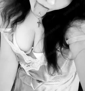 Nudes Squirt, Nippelpiercings, Analplug u.v.m. ;)