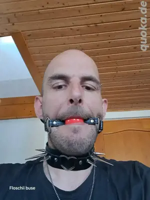 ich suche jemanden der von mir fotos macht in verschiedenen Positionen wo ich nackt hart geknebelt 