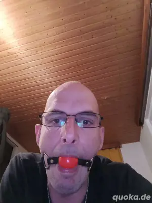 ich möchte jetzt sofort nackt bewegungslos hart geknebelt gedemütigt werden 