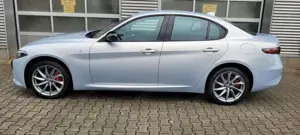 Alfa Romeo Giulia MY23 Ti 2.0 Turbo 16V 206kW (280 PS) Q4 Bild 3