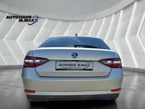 Skoda Superb Lim. Style Navi Kamera ACC Spur CarPlay Bild 3