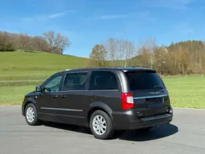 Chrysler Grand Voyager Town Country LPG DVD Vollleder 4xSitzheizung Bild 3