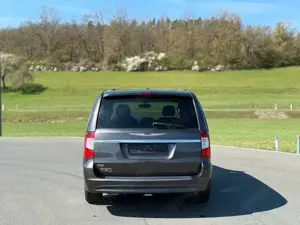 Chrysler Grand Voyager Town Country LPG DVD Vollleder 4xSitzheizung Bild 4