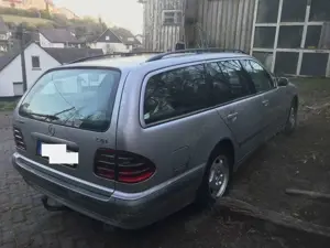 Mercedes-Benz E 220 Bild 4