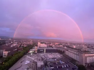 Mitten in der Stadt, verkauft wird eine lichtdurchflutete 2 Zimmer Wohnung , auch für Kapitalanleger
