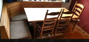 Esszimmergarnitur aus massiver Eiche