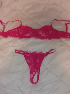 Getragenes set in pink Bild 2