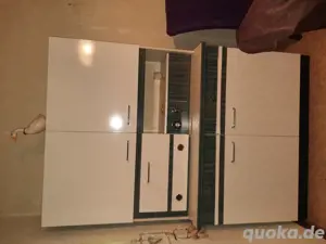 Küchenschrank zu verkaufen messen kann ich nicht hab nix zum messen da bitte selbst ausmessen 
