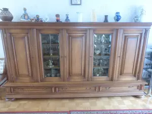 Wohnzimmerschrank Nussbaum Massiv (wie neu)