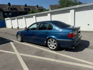 BMW 330 330i Bild 3