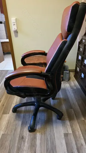 Bürostuhl braun-schwarz, sehr gut erhalten, wie neu