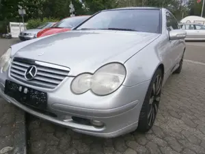 DB C 200 Coupe 12-2003  163 PS  230 km  Klima  18" ALU  1.199  Bild 2