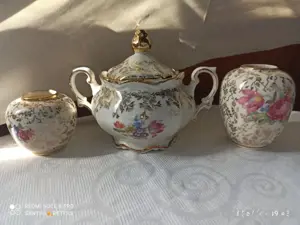 Zuckerdose und 2 kleine Vasen 