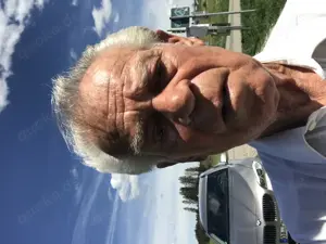 Er sucht Fra70 175gross und schlank und komm aus Kempten und suche Frau  01603176008