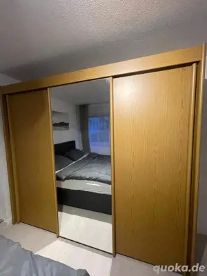 Kleiderschrank