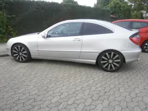 DB C 200 Coupe 12-2003  163 PS  230 km  Klima  18" ALU  1.199  Bild 4